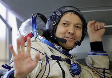 Russian cosmonaut born in Turkmenistan sets new records in time spent ...